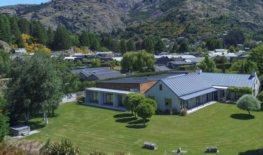 Villa Art on Point in New Zealand Main Image